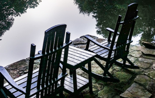 rocking-chairs-lake